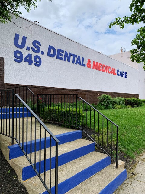 Front entrance to US Dental and Medical Care 949